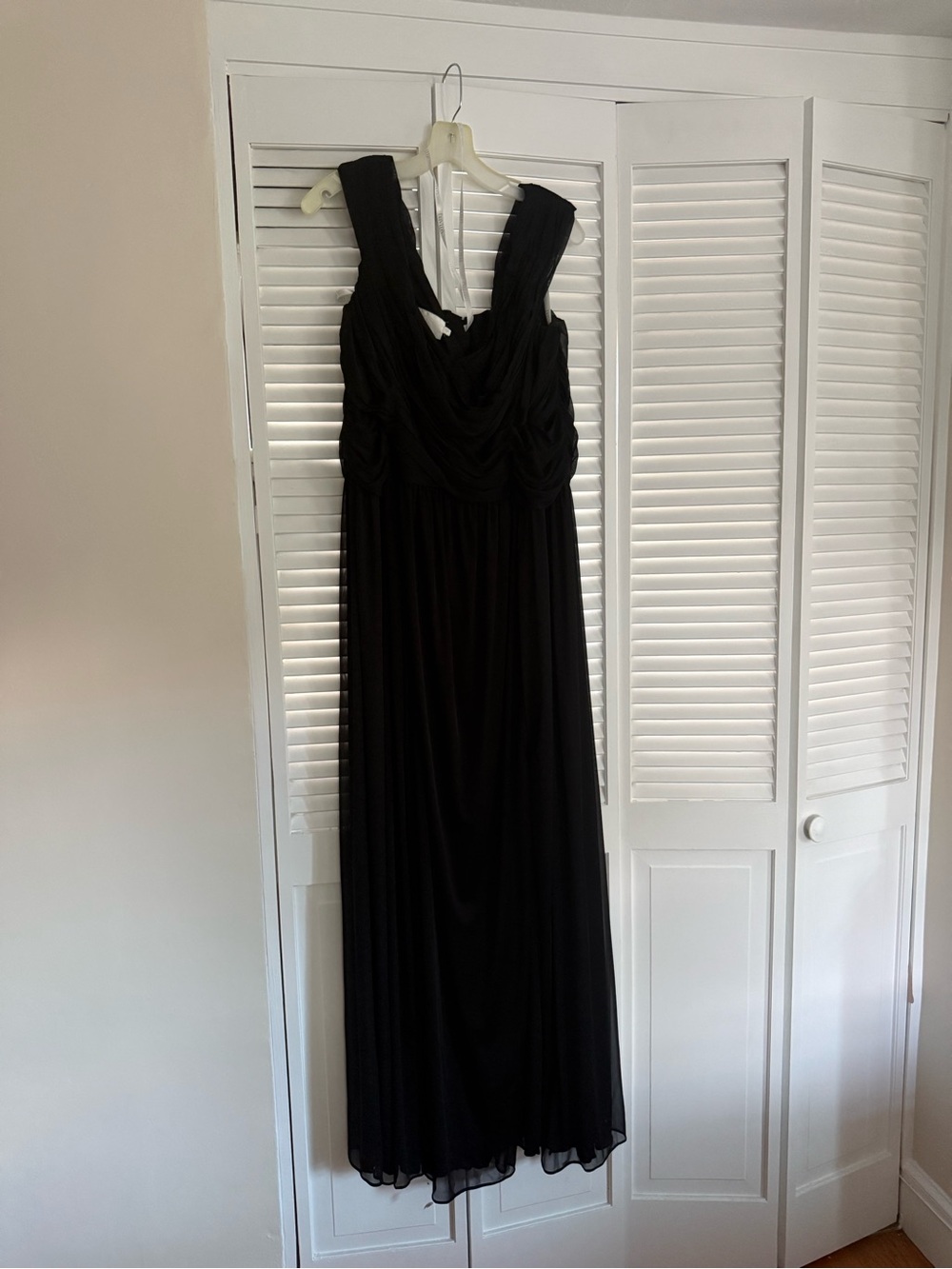 David's Bridal Crisscross Off-the-Shoulder Mesh Dress
STYLE# F19951 Size 22